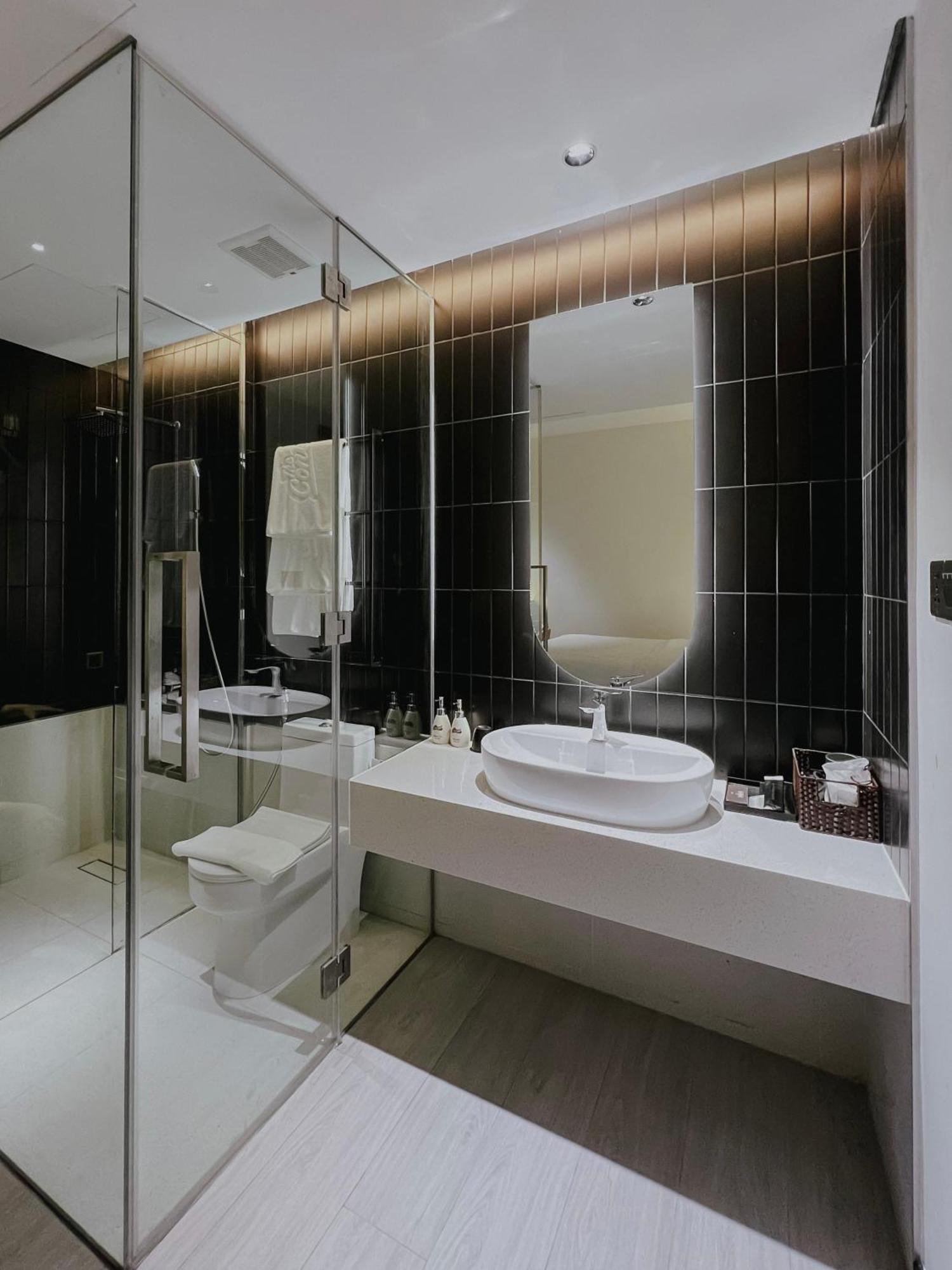 Отель The Concept Hcmc- District 1