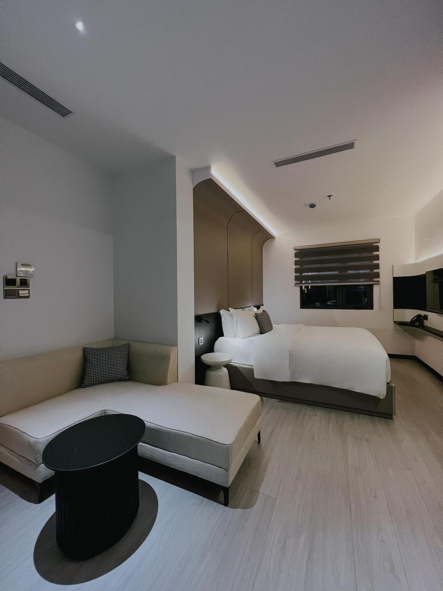 Отель The Concept Hcmc- District 1 Хошимин
